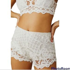 New Free People One Adella Shorts in White Size Medium